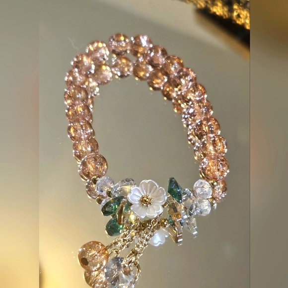 Glass Beaded Flower Bracelet - Picture 5 of 12